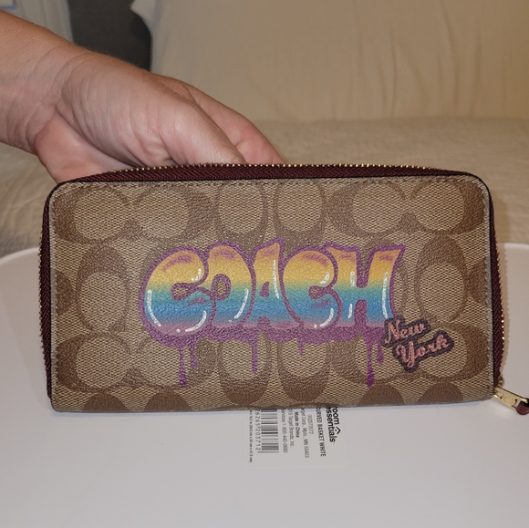 Vintage Coach Wallet - Picture 1 of 3